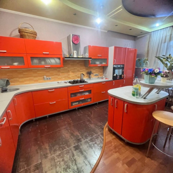 Продам шикарный 3х этажный дом улица 2я Славянская