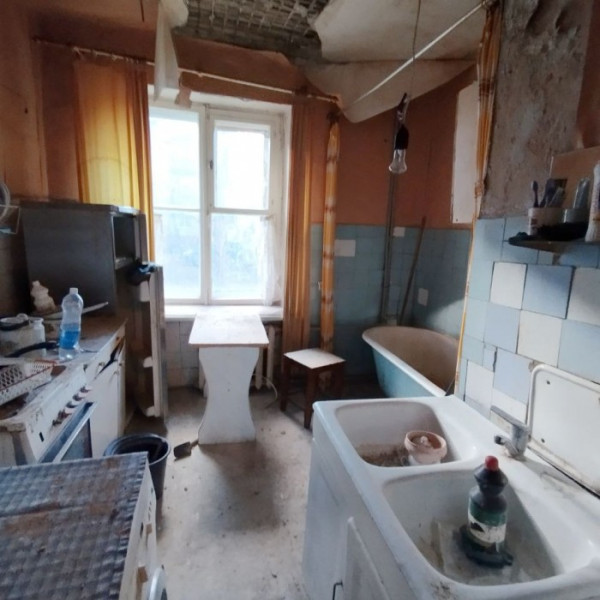 Продам 3- х комнатную квартиру на кв. Еременко 56,9 кв. м. 1/4 эт