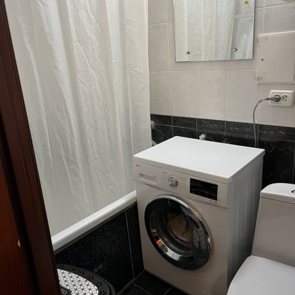 Фото Продам 2х -комнатную квартиру кв. 50 лет Обороны 2/5 эт