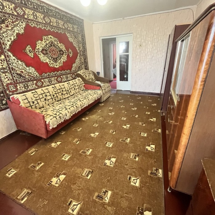 Продам 2- к. квартиру, г. Луганск, ул. Центральная (р- н Сельхоз унив. )