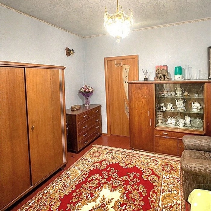 Фото Продам 2-к квартиру по улице Фрунзе, Луганск. (Р-н Краеведческого музея).