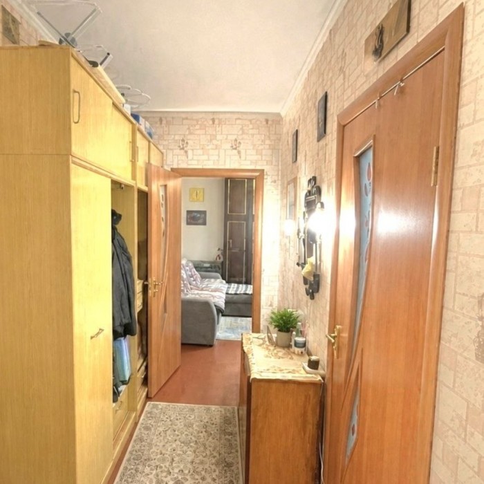 Фото Продам 2-к квартиру по улице Фрунзе, Луганск. (Р-н Краеведческого музея).