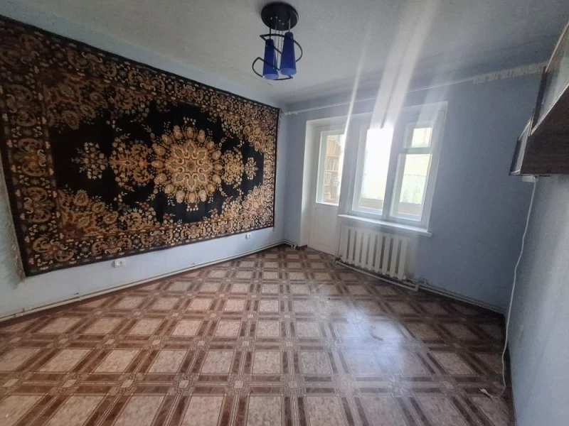 Фото Продаётся 3-комнатная квартира в городе Стаханов (2/5 Каменка), ул. Шоссейная, д. 18.