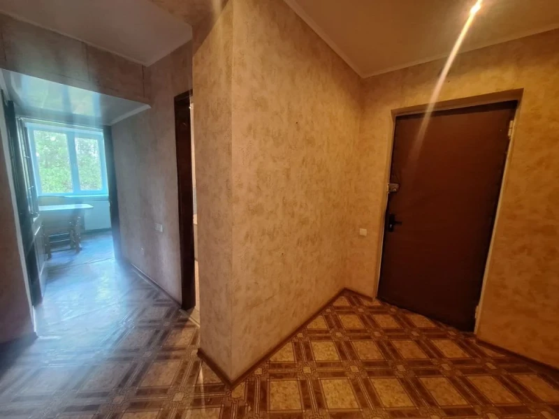 Фото Продаётся 3-комнатная квартира в городе Стаханов (2/5 Каменка), ул. Шоссейная, д. 18.