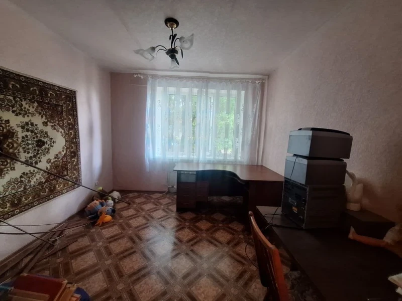 Фото Продаётся 3-комнатная квартира в городе Стаханов (2/5 Каменка), ул. Шоссейная, д. 18.