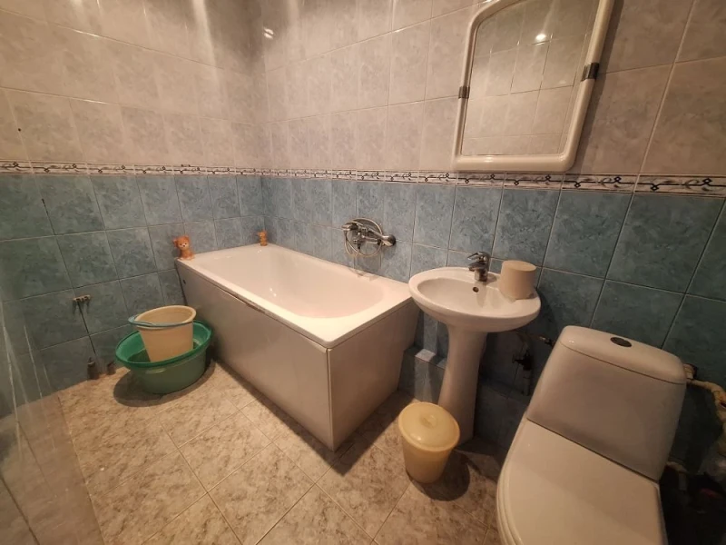 Фото Продаётся 3-комнатная квартира в городе Стаханов (2/5 Каменка), ул. Шоссейная, д. 18.