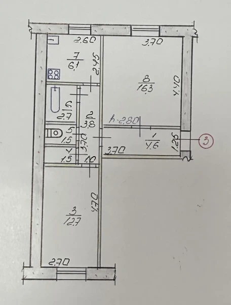 Продаётся 2-комнатная квартира в городе Алмазная, ул. Авроры, д. 13.