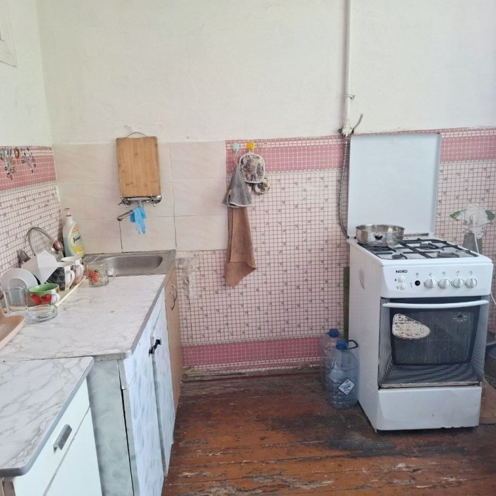 Фото Продам 3- комнатную квартиру просторную в центре Луганска на Театральной площади