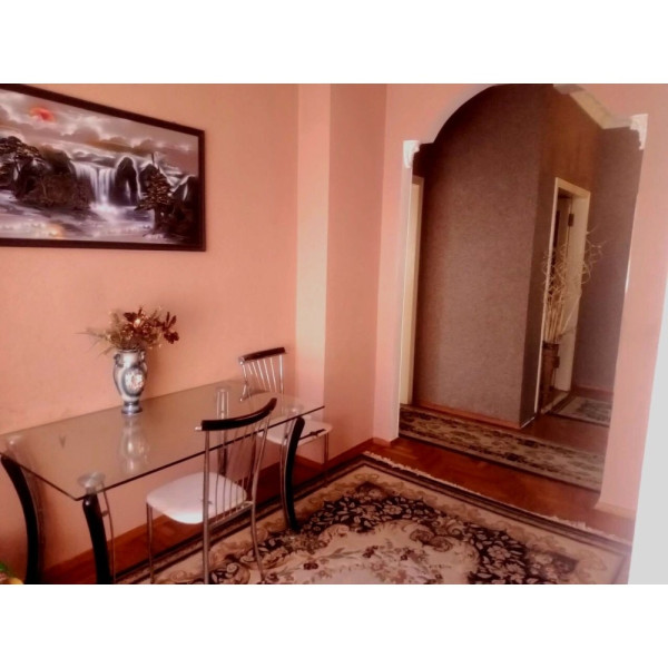 4-комн. квартира, ул. Ровеньковская