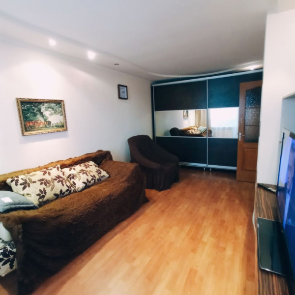 Продам 1 комнатную квартиру на кВ. Мирный