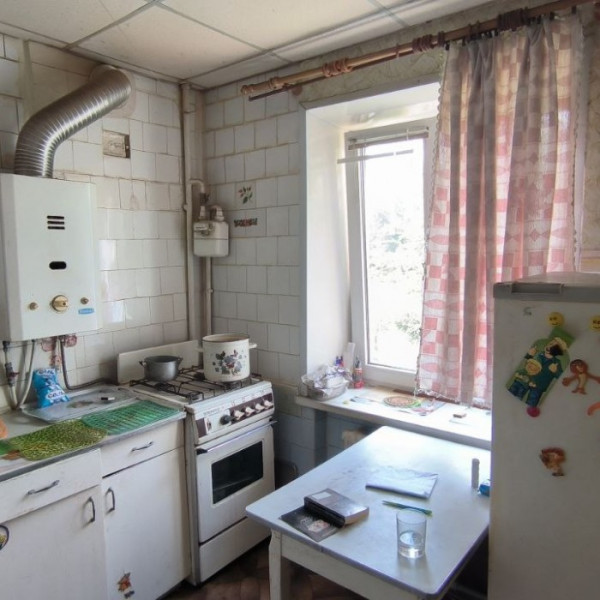 Продам 3-х комн квартиру в городе Луганск квартал Щербакова