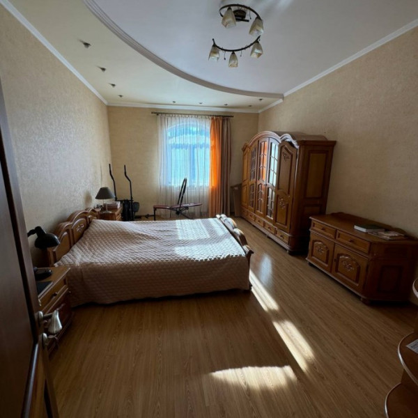 Фото Продам 2-х этажный дом ул. Попова (р-н Оксфорда)