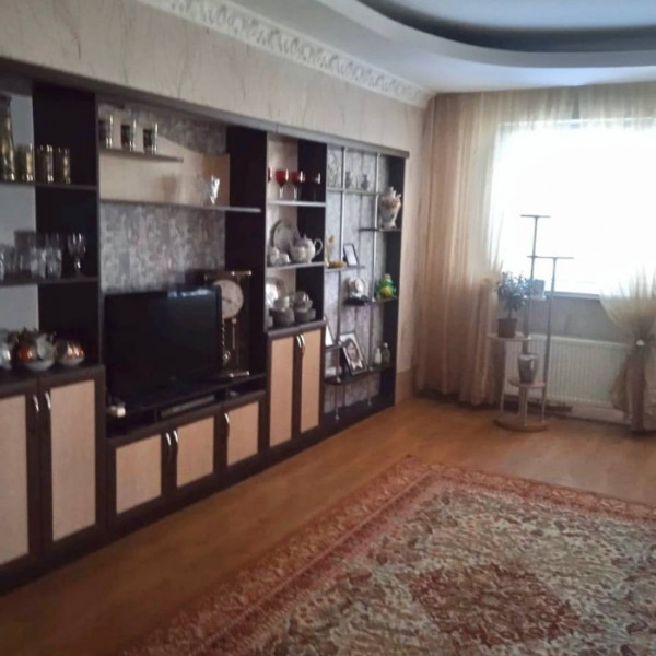 Фото Продаётся двухэтажный дом в г. Красный луч
