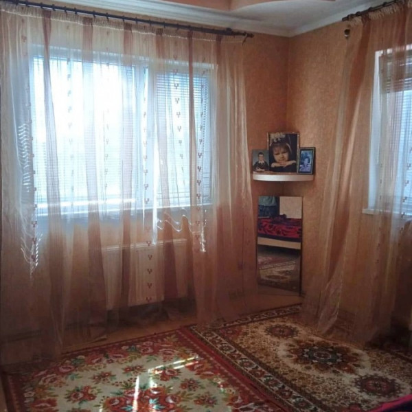 Фото Продаётся двухэтажный дом в г. Красный луч