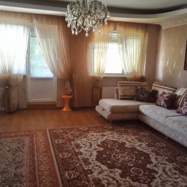 Фото Продаётся двухэтажный дом в г. Красный луч