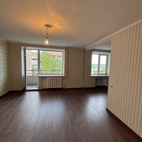 Фото Продам 3-х комн квартиру в Центре города Луганск улица Титова