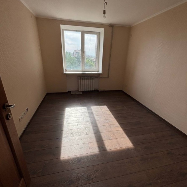 Фото Продам 3-х комн квартиру в Центре города Луганск улица Титова