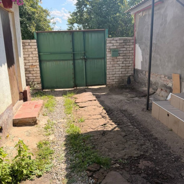 Фото Продам часть дома в г. Луганск, ул. Ульяны Громовой (верхний Камброд, р- н 22 школы)