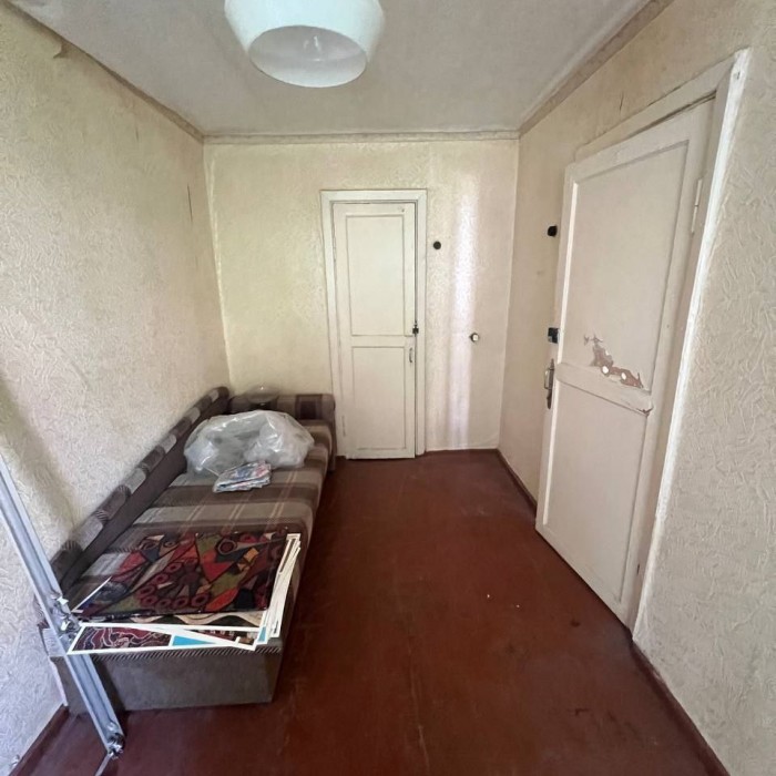 Фото Продам 2-х комнатную квартиру на ул. Звейника 2/5 эт