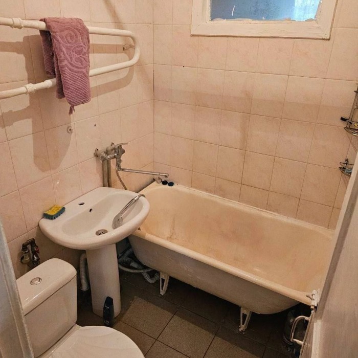Фото Продам 2-х комнатную квартиру на ул. Звейника 2/5 эт