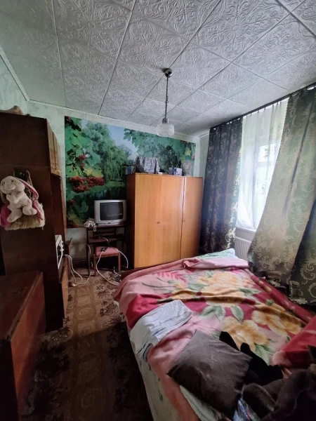 Продаётся 3-комнатная квартира в городе Стаханов, ул. Стаханова, д. 5.