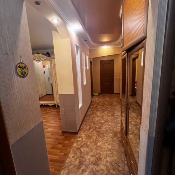 Фото Продам 4х комнатную квартиру на кв. Мирный