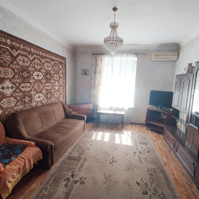 Фото Продам 2-х комнатную квартиру в центре Луганска на площади ВОВ.