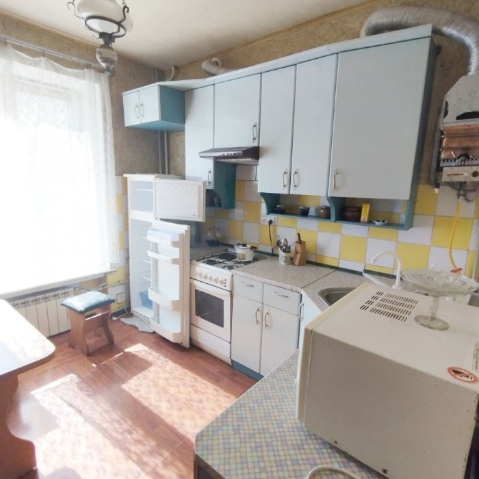 Фото Продам 2-х комнатную квартиру в центре Луганска на площади ВОВ.