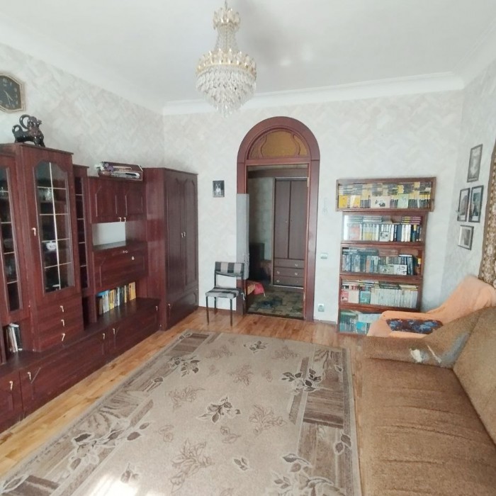 Фото Продам 2-х комнатную квартиру в центре Луганска на площади ВОВ.