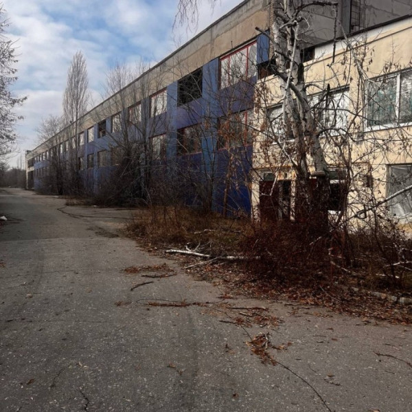 Продам производственные склады в городе Луганск район Таксопарка