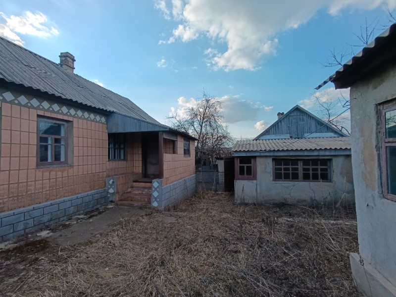 2 Флигеля Лутугинский р-н, пгт Георгиевка, ул. Подгорная