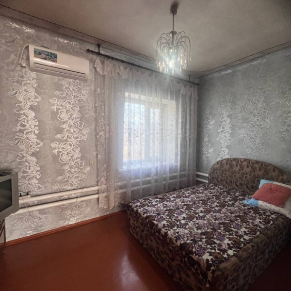 Фото Продам большой добротный дом + капитальный флигель р-н парка первого мая.