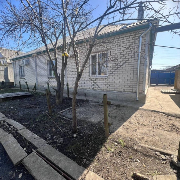 Продам большой добротный дом + капитальный флигель р-н парка первого мая.