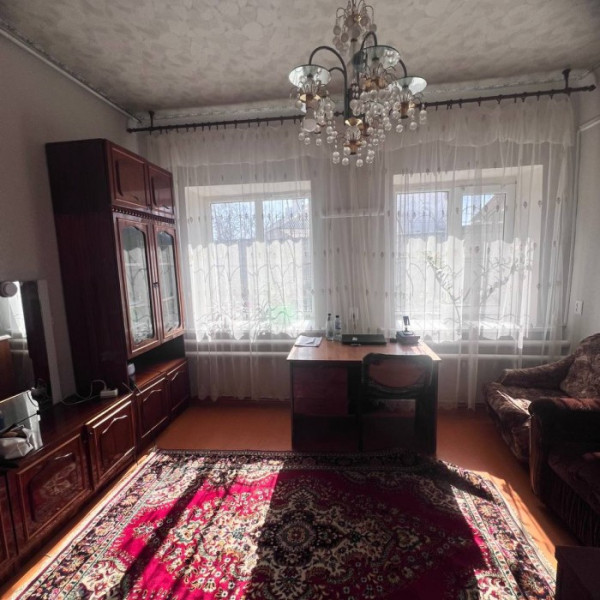 Фото Продам большой добротный дом + капитальный флигель р-н парка первого мая.