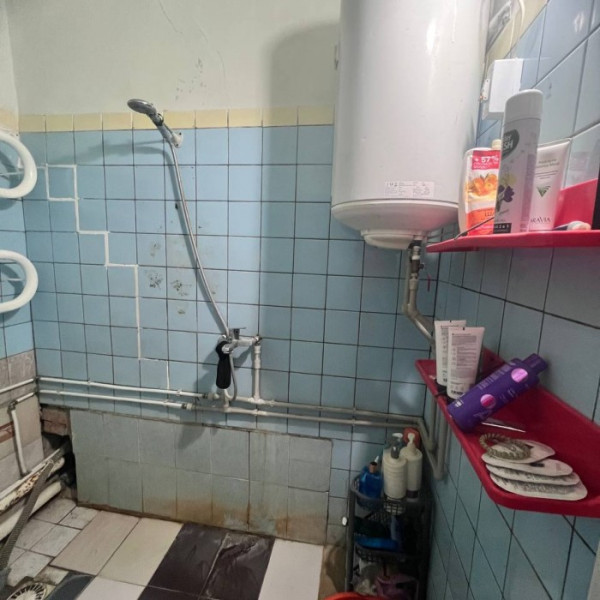 Фото Продам большой добротный дом + капитальный флигель р-н парка первого мая.