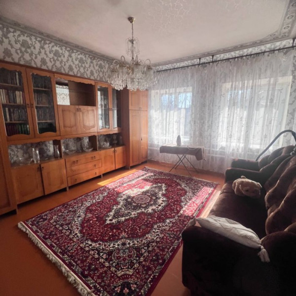 Фото Продам большой добротный дом + капитальный флигель р-н парка первого мая.