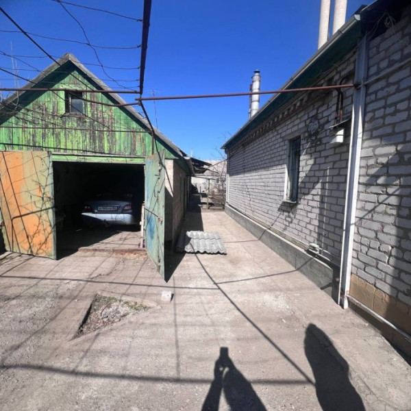 Фото Продам большой добротный дом + капитальный флигель р-н парка первого мая.