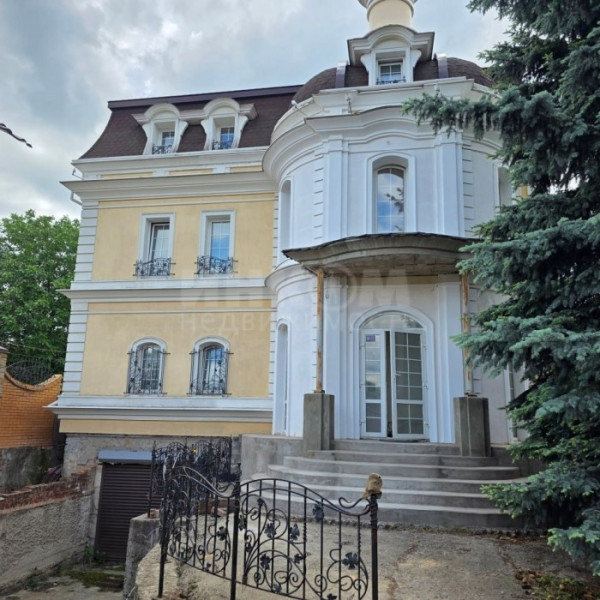 Продам дом 776 м2 в городе Луганск район бара "Чёрный кот"