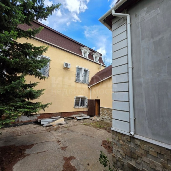 Фото Продам дом 776 м2 в городе Луганск район бара "Чёрный кот"