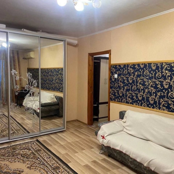 Продается 2-комнатная квартира на квартале Ленинского Комсомола