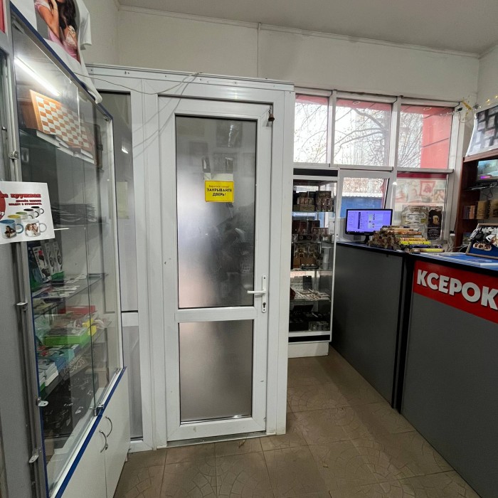 Сдам в долгосрочную аренду коммерческое помещение на кв. Солнечный. Первая линия.