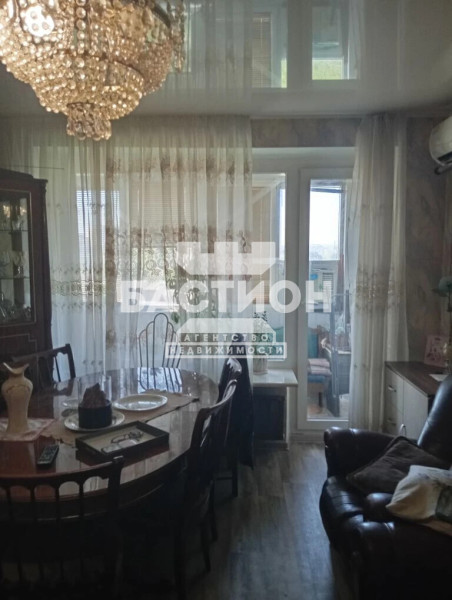 3-комнатная квартира, улица Коцюбинского, 27 ID:2171359