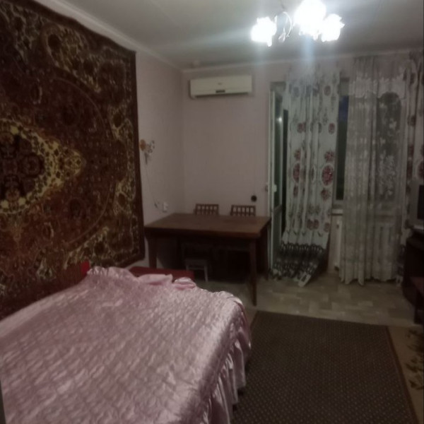 Фото Продам двухкомнатную квартиру в кирпичном доме на кв. Героев Сталинграда