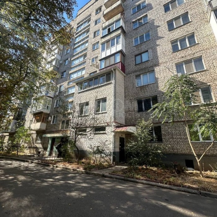 Фото Продам помещение 235 м2 в г. Луганск ул. Оборонная 2А