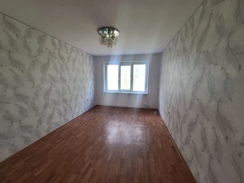 Продаётся 2-комнатная квартира в городе Стаханов, улица Стаханова, дом 6а.