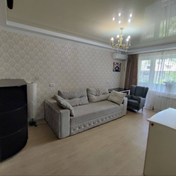 Продам 2к на кв. Комарова