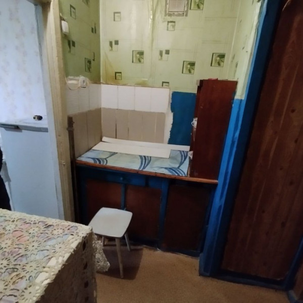 Фото Продам полугостинку на кв. Жукова (р-н ЛГУ им. В. Даля)