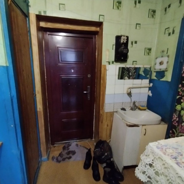 Фото Продам полугостинку на кв. Жукова (р-н ЛГУ им. В. Даля)