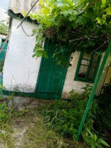 Продается дом ул. Громова, З ком. , общая площадь 60 м². Имеется газ, вода, состояние жилое. Земельный участок 5 соток. Цена 1 400 000. Тел: +79592125309