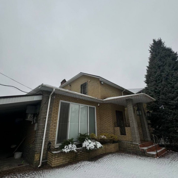 Продам 2-х этажный дом в г. Луганск ул. Кармелюка